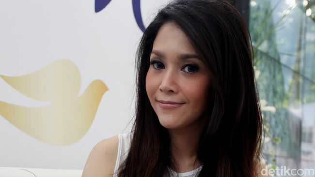 Maia Estianty mengaku banyak ditakuti lelaki hidung belang karena wajahnya terlihat galak. Ia juga minta artis yang terlibat prostitusi tak digeneralisasi.