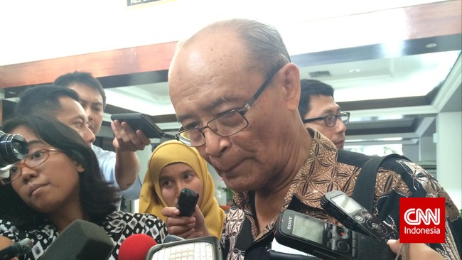 Ramzan Nasution mempertanyakan pernyataan Syafii Maarif yang menilai Komisaris Jenderal Suhardi Alius pantas jadi Kapolri.