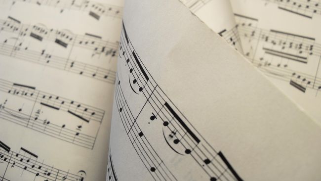 Lembaran musik langka milik komposer legendaris Ludwig van Beethoven telah ditemukan di rumah seorang wanita di Amerika Serikat.