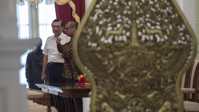Kepala Kantor Staf Kepresidenan ini menyebut tidak bijaksana jika reshuffle dilakukan saat ini. Menurutnya, butuh waktu tambahan untuk nilai kinerja menteri.