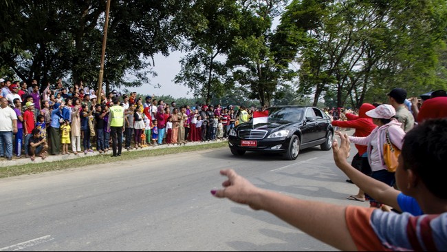 Kemiripan terlihat ketika Jokowi mengumpulkan para kepala daerah untuk menyamakan visi, misi, dan gagasan besar negara, dari pusat ke daerah secara langsung.