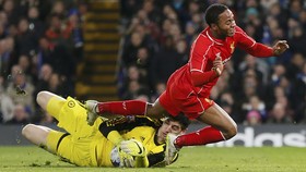 Fowler: Sterling Gila jika Hengkang dari Liverpool