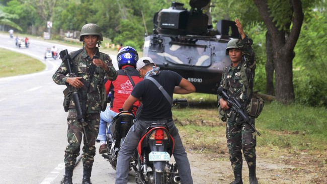 Setidaknya sepuluh orang dilaporkan tewas akibat ledakan dari sebuah mobil di Basilan, Filipina Selatan, insiden itu diduga didalangi kelompok teroris ISIS.