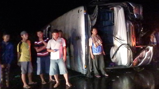 Sebuah bus dilaporkan masuk jurang di Veresjm provinsi Mazandaran, Iran pada Kamis (9/1) petang. Dilaporkan 19 tewas dan 24 korban luka-luka.