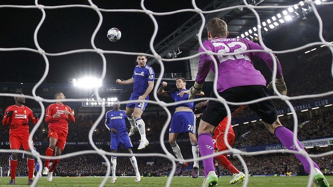 Branislav Ivanovic harus menahan rasa sakit untuk bisa melompat dan menyarangkan gol kemenangan lewat sundulannya dalam memanfaatkan tendangan bebas Willian.