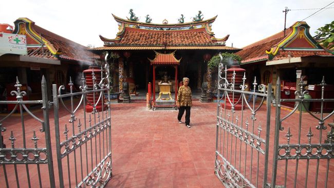 Kecamatan Lasem di Rembang, Jawa Tengah dijuluki Kota China Kecil yang kerap menjadi tujuan wisata. 
