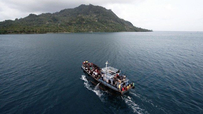 Ketua DPR Ade Komarudin mengusulkan insiden Natuna dibahas di rapat terbatas kabinet karena menyangkut banyak sektor.