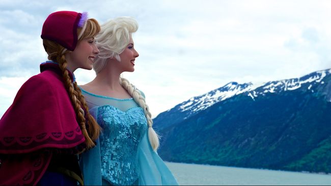 Lagu Frozen kedua saat ini telah tersiar di situs Youtube dan masih dinyanyikan oleh Idina Menzel dan Kristen Bell.