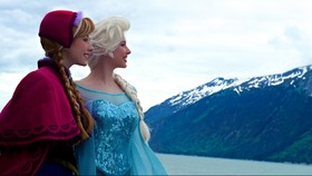 Berlayar Bersama Putri Elza di Kapal Pesiar 'Ajaib' Frozen