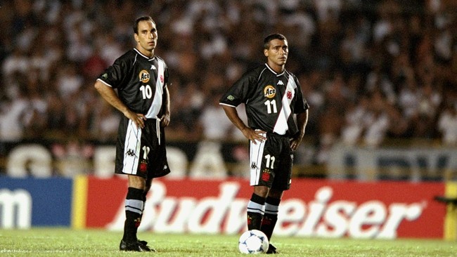 Bila dua penyerang legenda Brasil, Romario dan Edmundo menyatu, keduanya sangat sulit dikalahkan. Namun, perseteruan membuat karier keduanya kandas.
