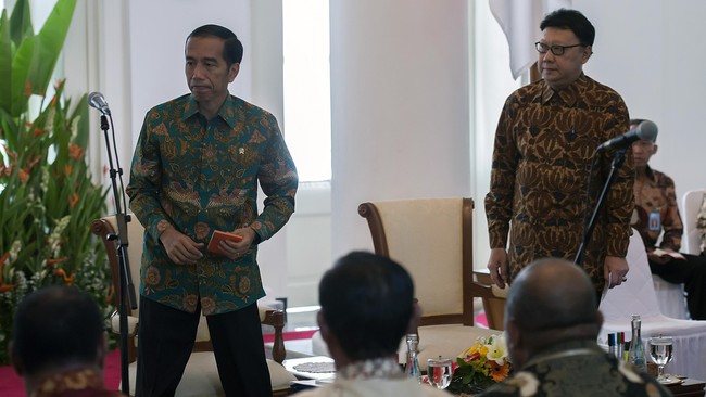 Presiden Jokowi memerintahkan MenPAN RB Tjahjo Kumolo untuk mensurvei para PNS yang bersedia pindah dan tidak ke ibu kota negara baru.