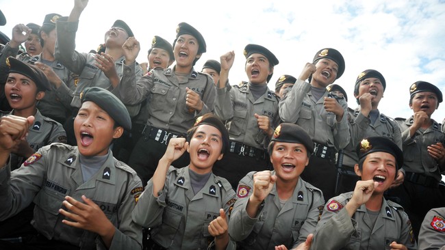 Tim Saber Pungli Jawa Barat menangkap oknum polwan yang diduga melakukan pungutan liar sebesar Rp910 juta dalam penerimaan Bintara Polri Terpadu.
