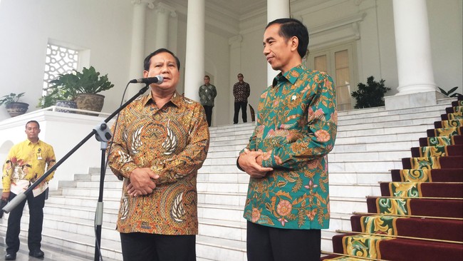 Wakil Presiden Jusuf Kalla dan sejumlah menteri Kabinet Kerja juga hadir dalam buka puasa bersama di rumah dinas Ketua MPR hari ini.
