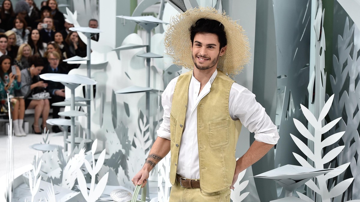 Cantiknya Taman Eden Berhias Bunga di Panggung Chanel