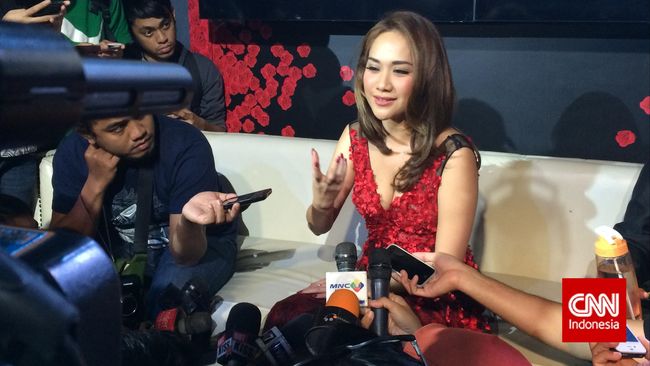 Istri dari aktor Ashraf Sinclair ini mengaku sampai tak bisa tidur karena sangat penasaran dengan hasil film garapan sutradara Guntur Soeharjanto itu.