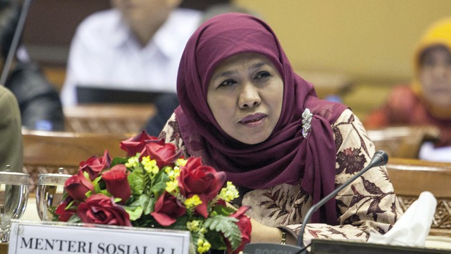 Perangkat hukum masih menjadi kendala penanganan prostitusi. Beragam jenis prostitusi yang ada saat ini membuktikan bahwa ada kebutuhan akan payung hukum.