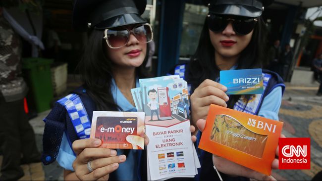 Bank Indonesia (BI) mencatat transaksi uang elektronik melonjak 50,3 persen pada April 2022.
