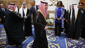 Tak Berkerudung Saat ke Arab Saudi, Michelle Obama Dikritik
