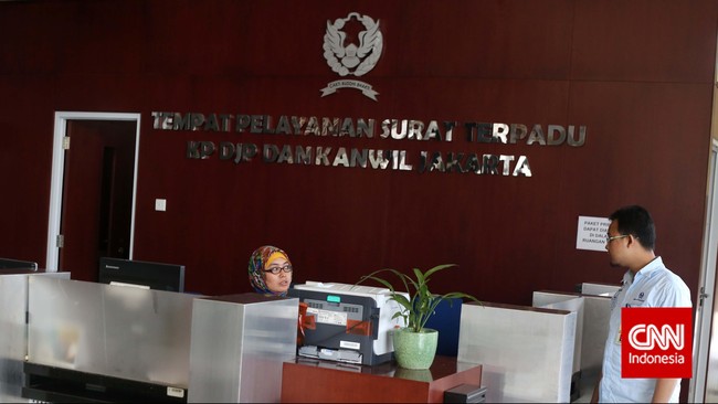 Realisasi sementara penerimaan pajak itu turun 6,18 pesen dibandingkan dengan pencapaian periode yang sama tahun lalu Rp401,44 triliun.