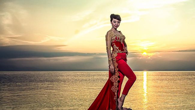 Selain Dian Pelangi, Barli Asmara dan Zaskia Sungkar, desainer Indonesia lainnya yang akan berangkat ke Couture Fashion Week 2015 adalah Asri Welas.