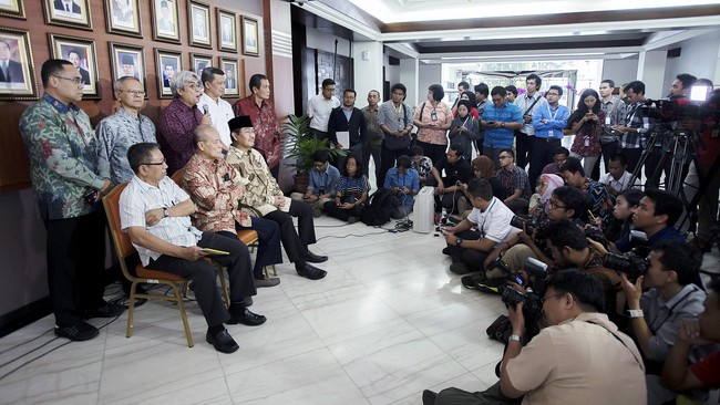 Pandangan dan masukan yang diberikan ke pihak Presiden sifatnya independen yang disampaikan melalui berbagai saluran.