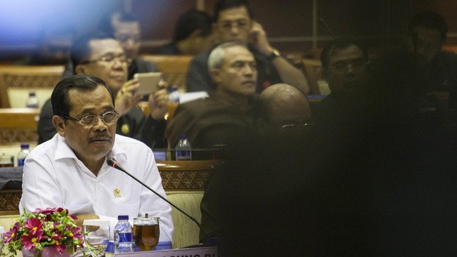 Jaksa Agung HM Prasetyo memastikan rencana hukuman mati yang sudah diatur akan tetap dilaksanakan.