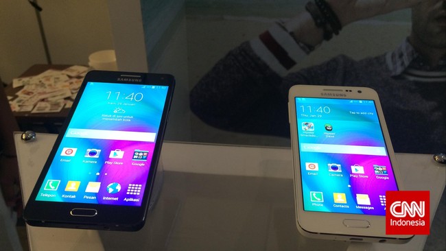 Samsung menerapkan strategi lama dalam menjual ponsel pintar Android, yaitu dengan membanjiri pasar dengan segala model untuk menutup kesenjangan harga.