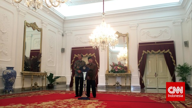 Mantan Presiden BJ Habibie menyatakan dukungannya terhadap sikap Presiden Joko Widodo dalam menghadapi kisruh KPK-Polri.