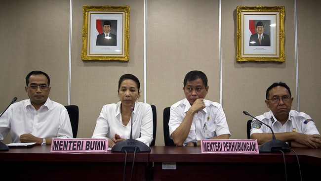 Dengan memberikan seragam, Dirut Angkasa Pura II Budi Karya Sumadi berharap taksi gelap di Soekarno-Hatta bisa ditertibkan.