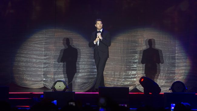 Michael Buble kembali tampil untuk pertama kalinya setelah sang putra terdiagnosa kanker pada 2016.