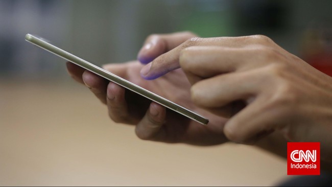 Super ramping! Itu kesan pertama saat menggenggam Oppo R5 yang dilapis logam pada bingkainya. Tetapi, ada sejumlah catatan penting sebelum membelinya.