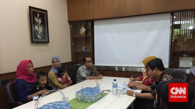 Komite Penghapusan Bensin Bertimbal (KPBB) mendesak Kementerian Kesehatan bertanggungjawab atas nasib warga Cinangka korban pencemaran Timbal.