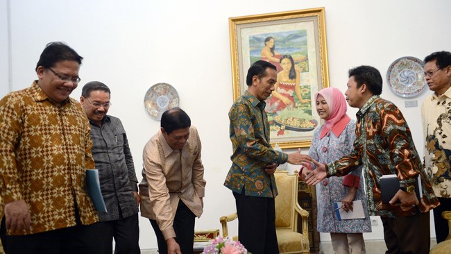 Kepolisian perlu mengusut tuntas baik melalui saksi ahli atau kamera, siapakah atau adakah yang melakukan pemukulan kepada Siyono.