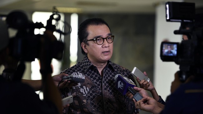 Israel melarang Menlu RI Retno Marsudi memasuki Ramallah, Palestina, untuk membuka konsul kehormatan. Menurut DPR RI hal ini justru membanggakan.