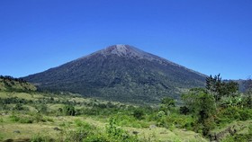 Kebakaran Gunung Rinjani Hanguskan Dua Pos Jaga