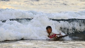 Selfie di Pantai Tulungagung, 2 Turis Hilang Tersapu Ombak