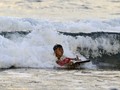 Selfie di Pantai Tulungagung, 2 Turis Hilang Tersapu Ombak