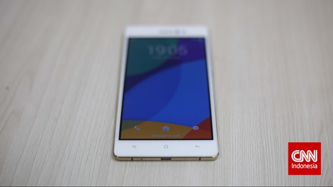 Super ramping! Itu kesan pertama saat menggenggam Oppo R5 yang dilapis logam pada bingkainya. Tetapi, ada sejumlah catatan penting sebelum membelinya.