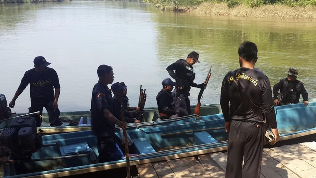 Warga sipil Thailand membentuk patroli sukarela untuk menangani kegiatan perdagangan dan penyelundupan manusia yang marak terjadi di kepulauan Thailand Selatan.