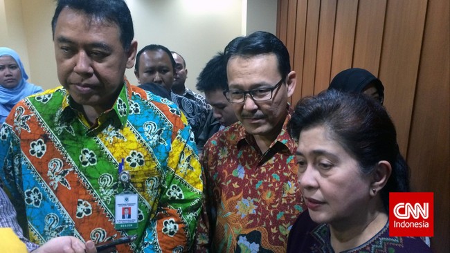 Menteri Nina Moeloek mencontohkan pengembangan bahan baku obat malaria artemisinin dari tanaman artemisia annua.