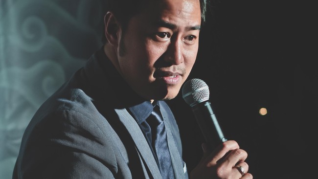 Komika Pandji Pragiwaksono meminta maaf kepada masyarakat Toraja atas materi lelucon stand up karena memicu protes dan dinilai menyinggung masyarakat Toraja.