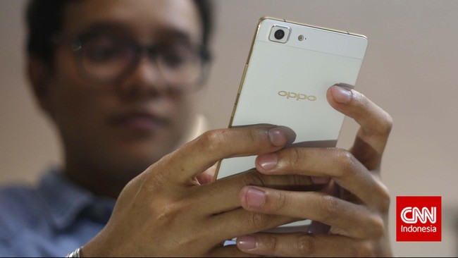 Super ramping! Itu kesan pertama saat menggenggam Oppo R5 yang dilapis logam pada bingkainya. Tetapi, ada sejumlah catatan penting sebelum membelinya.