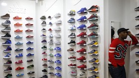Berburu Sepatu Murah di Ibu Kota