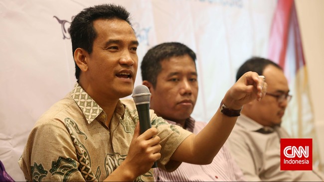 Refly Harun, Pengamat Politik dan Hukum Tata Negara saat diskusi bertema KPK vs Polri di Cikini, Jakarta, Minggu, 1 Februari 2015. CNN Indonesia/Safir Makki
