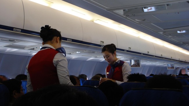 Air Koryo hanya dapat satu bintang untuk pelayanan, tapi awak pesawatnya dapat bintang tiga. Tapi benarkah mereka tak boleh keluar pesawat di luar negeri?