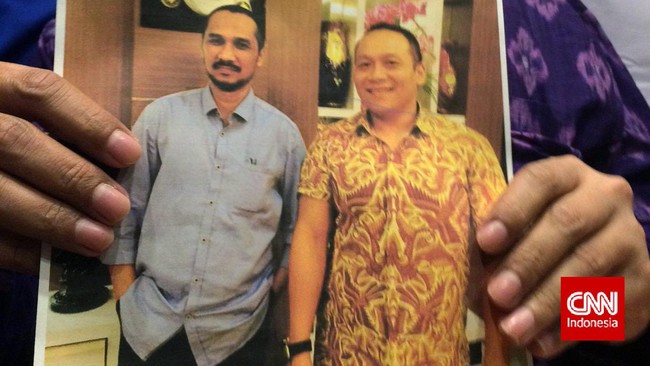 Politikus PDIP Arteria Dahlan bicra soal pertemuan rahasia Ketua KPK Abraham Samad di rumah mantan Kepala BIN AM Hendropriyono.
