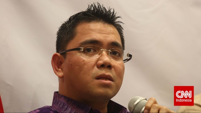 Ketua DPD PDIP Jabar, Ono Surono, meminta kolega separtainya, Arteria Dahlan, tidak membuat isu PDIP tak menghormati masyarakat dan bahasa Sunda.
