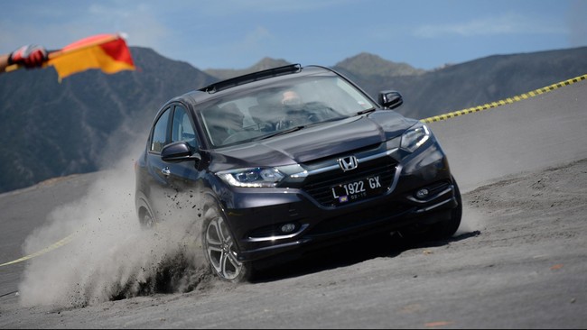 Kondisi geografis dan jalanan di Indonesia yang tidak rata membuat masyarakat membutuhkan mobil tangguh, namun juga bisa multifungsi.