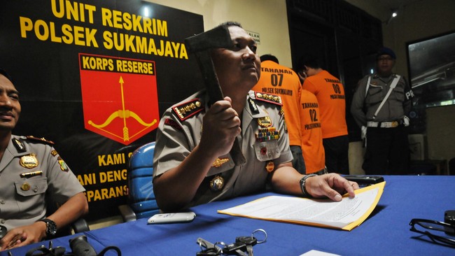 Aksi main hakim sendiri pada pelaku perampasan kendaraan bermotor kembali terjadi. Kali ini terjadi di Desa Payakabung, Deli Serdang, Sumatera Utara.
