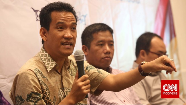 Sebelumnya, Refly juga dibawa sebagai ahli dalam sidang kasus kerumunan abai protokol kesehatan yang mana Rizieq Shihab menjadi terdakwa.